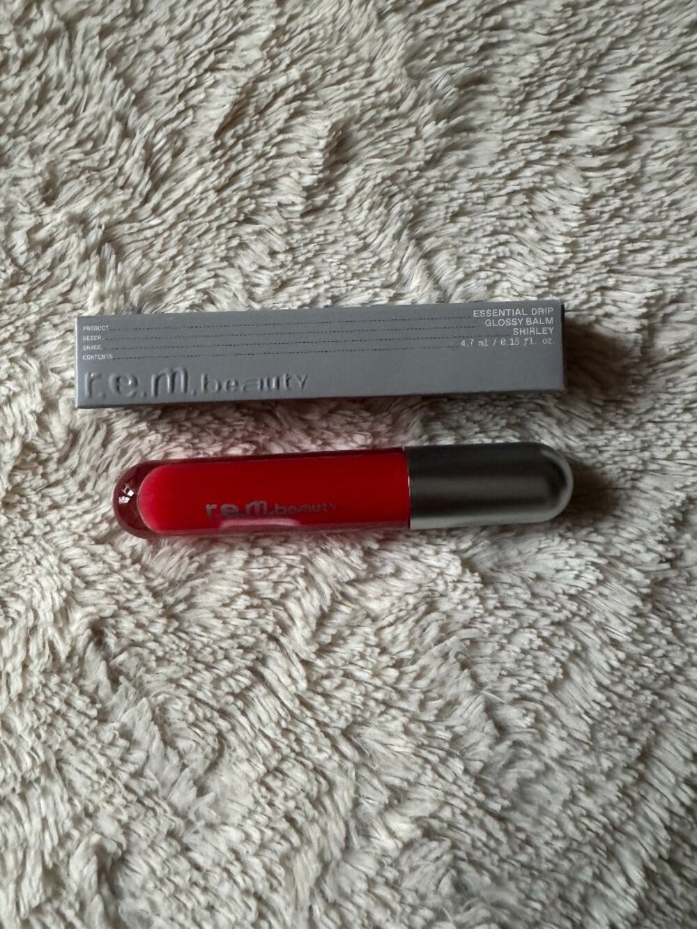 r.e.m. beauty Essential Drip Glossy Balm Shirley